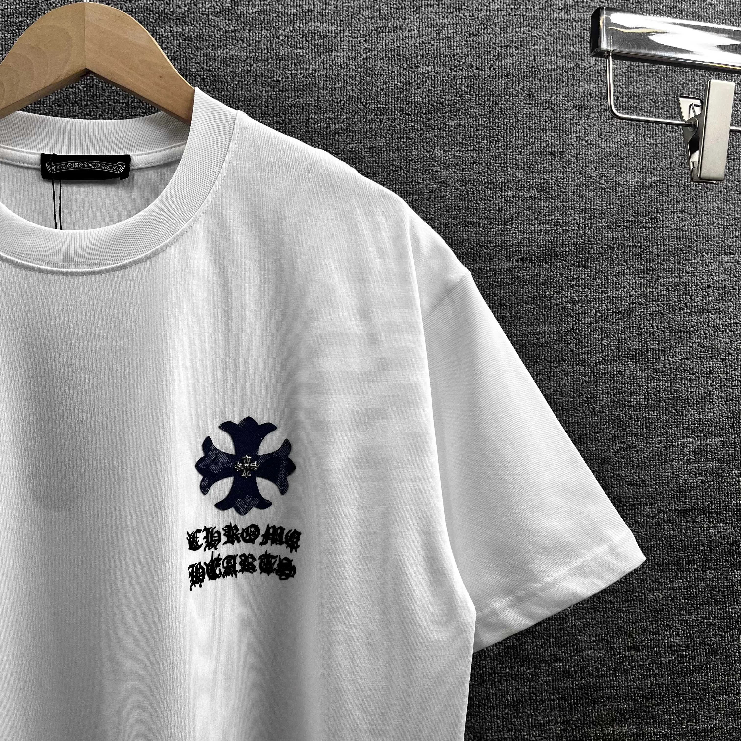 CH* * * *2025 New Arrival Classic + + T Same Style ：Black White Size： S （90-130 ） M （120-150 ） L （140-165 ） XL （160-180 ） XXL （180 ）